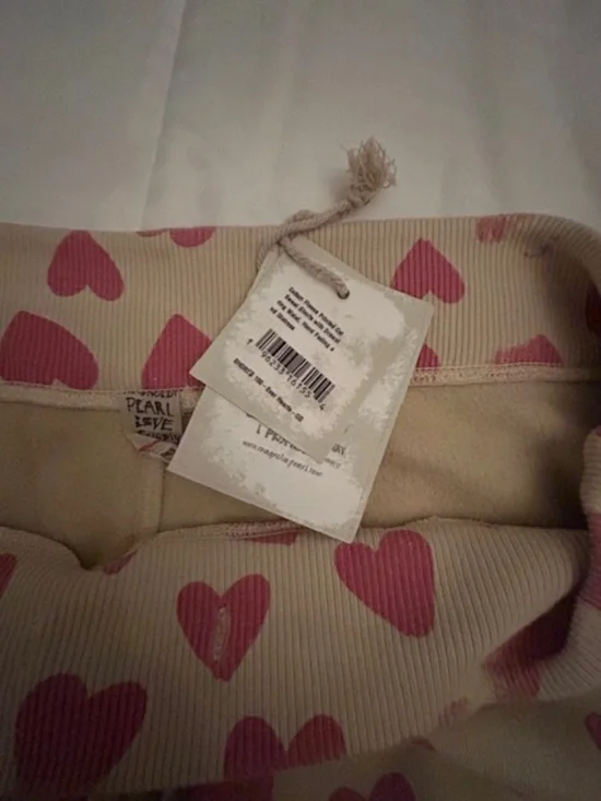 Magnolia Pearl Shorts 229 - Printed Cali Sweat Shorts - Ever Hearts - Picture 4 of 6